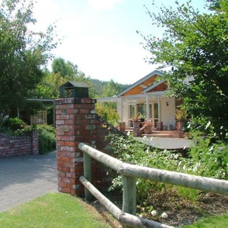 Acacia Bay Lodge Bed & Breakfast Lac Lac Taupo Extérieur photo